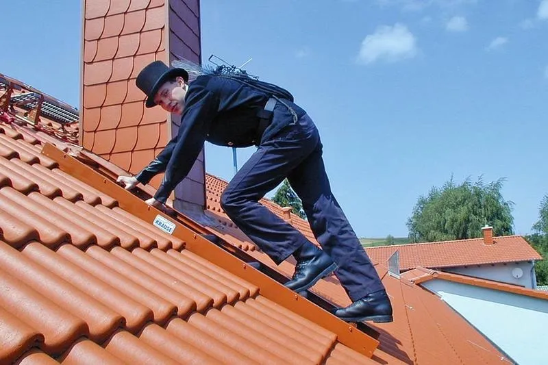 Co sprawdza kominiarz przy odbiorze budynku i jak uniknąć problemów krok po kroku