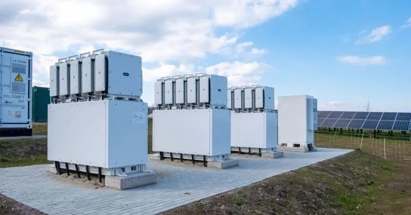 Instalacja fotowoltaiczna z magazynem energii — jak realnie obniżyć rachunki