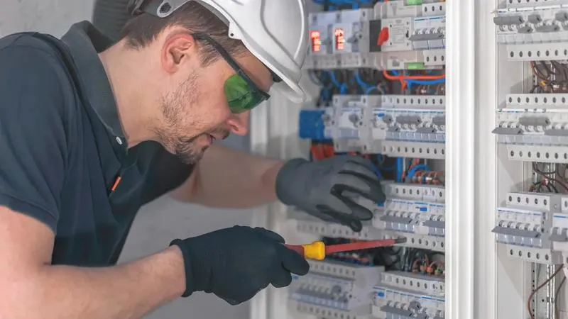 Bezpieczeństwo zatrudnienia elektryka