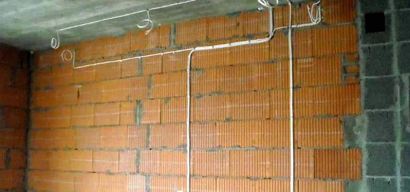 Stawki pomocników elektryków