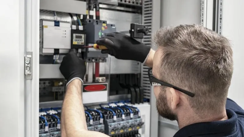 Zarobki elektryka Szwajcaria
